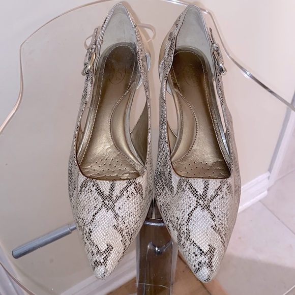 Joan  & David Luxe Series sling back heels 👠 in snakeskin pattern leather - Picture 3 of 7